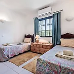 Pardal Villa